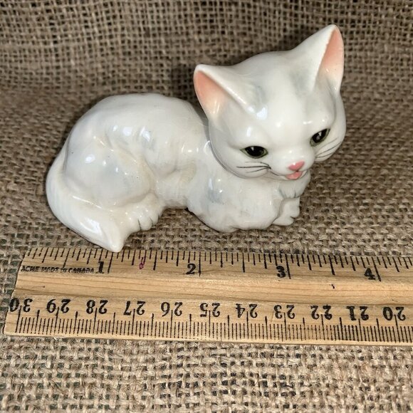 Vintage White Porcelain Cat Smiling Green Eyes Japan - Picture 9 of 10